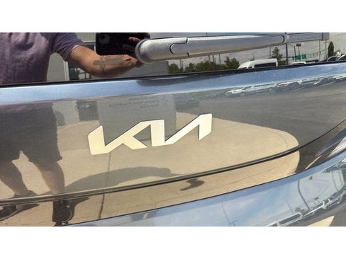 Used 2025 Kia Soul LX w/ LX Technology Package FWD image 24