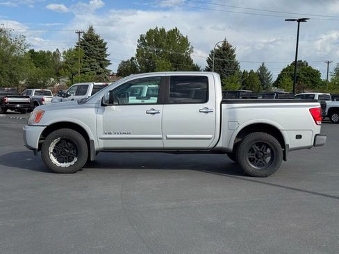 Used 2013 Nissan Titan SL AWD/4WD image 4