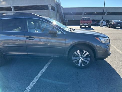 Used 2018 Subaru Outback 2.5i Limited image 4