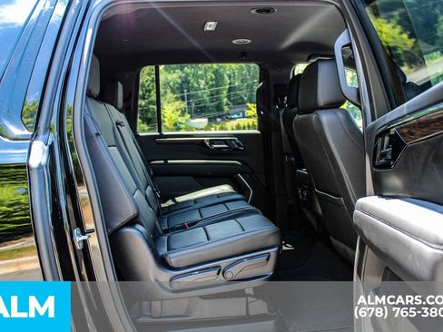 Used 2025 Chevrolet Suburban Z71 AWD/4WD image 21