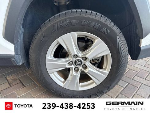 Used 2021 Toyota RAV4 XLE w/ Convenience Package FWD image 12