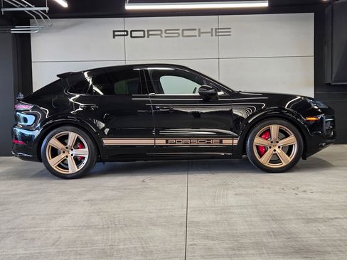 Certified 2025 Porsche Cayenne GTS AWD/4WD image 29