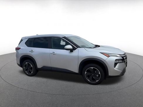 Used 2025 Nissan Rogue SV FWD image 2