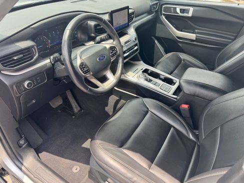 Used 2021 Ford Explorer XLT w/ Equipment Group 202A RWD image 8