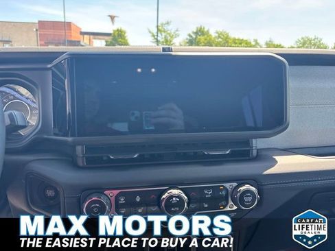 Used 2024 Jeep Wrangler Unlimited Sahara AWD/4WD image 31