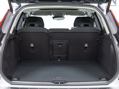 New 2026 Volvo XC60 B5 Plus w/ Protection Package Premier AWD/4WD image 10