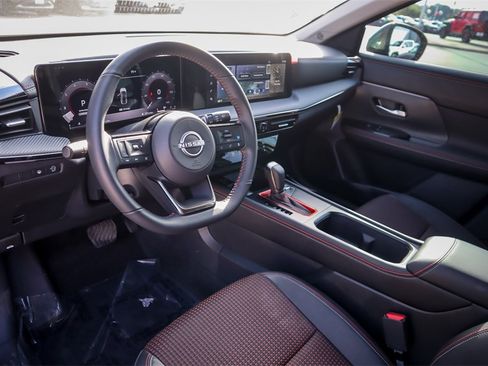 Used 2025 Nissan Kicks SR image 8