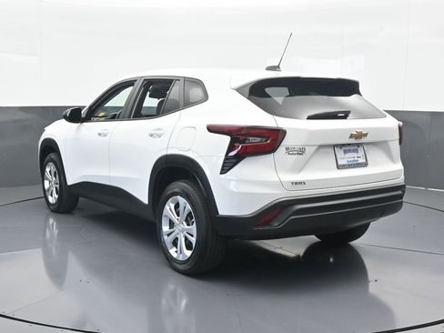 Used 2024 Chevrolet Trax LS w/ Driver Confidence Package image 4