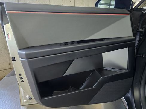 Used 2024 Tesla Cybertruck AWD Crew Cab image 30