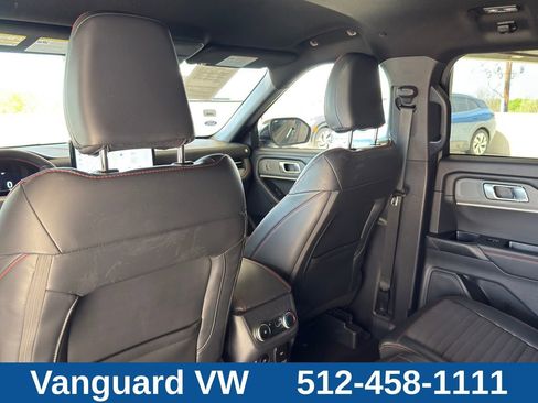 Used 2025 Ford Explorer ST-Line w/ ST-Line Street Pack AWD/4WD image 27