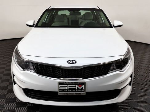 Used 2017 Kia Optima LX image 4