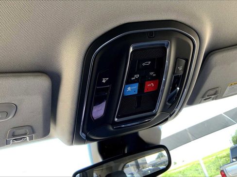 Used 2024 Jeep Grand Cherokee Limited image 29