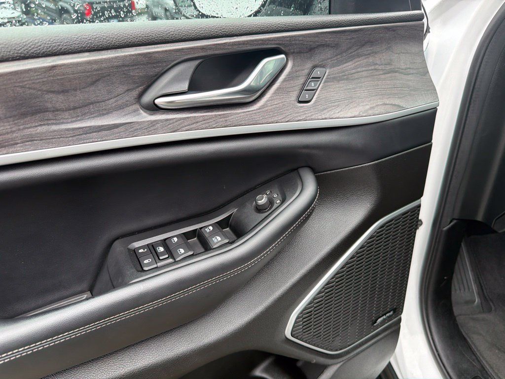 Used 2024 Jeep Grand Cherokee Limited 4xe AWD/4WD image 13