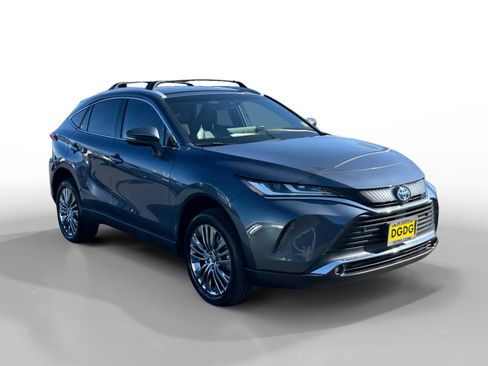Used 2024 Toyota Venza XLE AWD/4WD image 7