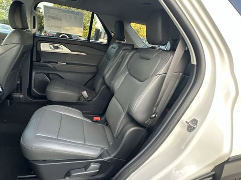 New 2025 Ford Explorer Active w/ Active Comfort Package image 30