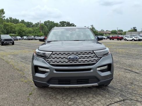 Used 2023 Ford Explorer Limited w/ Equipment Group 301A AWD/4WD image 2