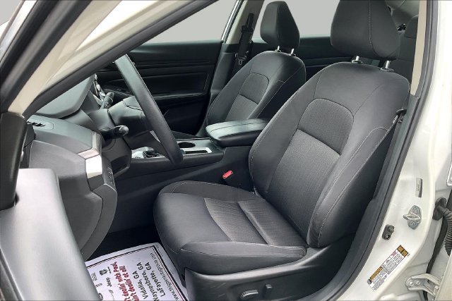 Used 2025 Nissan Altima 2.5 SV FWD image 27