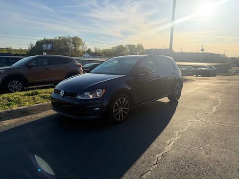 Used 2017 Volkswagen Golf SE FWD image 3