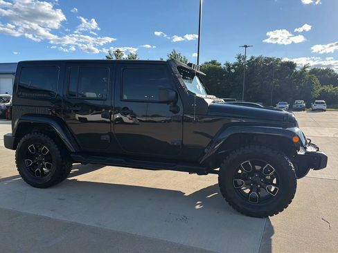 Used 2017 Jeep Wrangler Unlimited Sahara AWD/4WD image 26