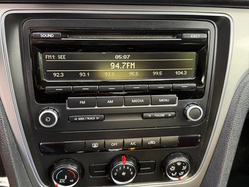 Used 2014 Volkswagen Passat 1.8T S image 12