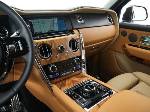 Used 2022 Rolls-Royce Cullinan image 35