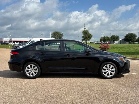 Used 2024 Toyota Corolla LE FWD image 5