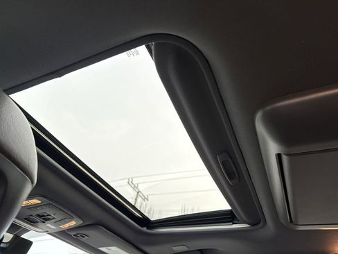 Used 2023 Toyota Sienna Platinum image 22