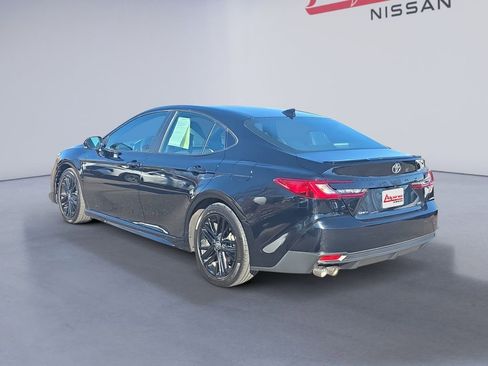 Used 2025 Toyota Camry SE image 3