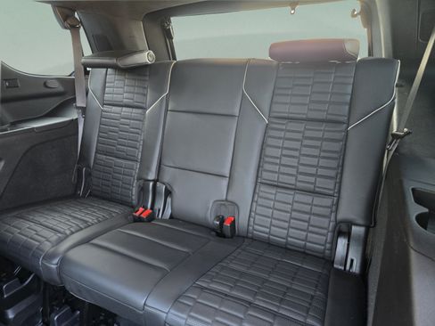 Used 2021 Cadillac Escalade Premium Luxury Platinum w/ LPO, Radiant Package AWD/4WD image 18