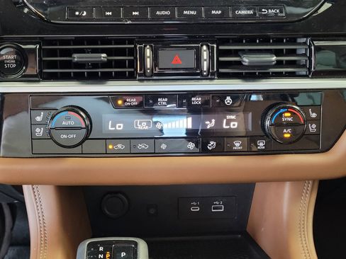 Certified 2025 Nissan Pathfinder Platinum AWD/4WD image 13