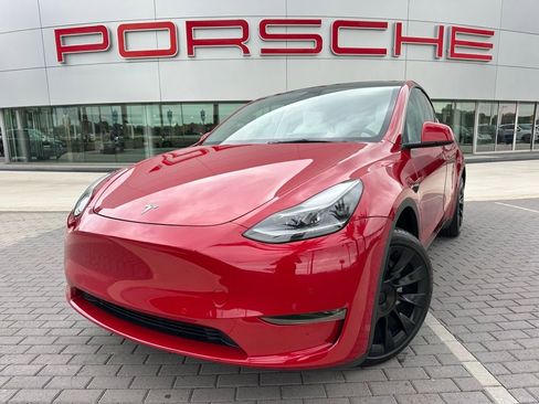 Used 2022 Tesla Model Y Long Range image 1