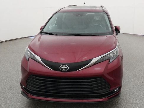 New 2026 Toyota Sienna XLE FWD image 15