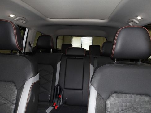 Used 2025 Volkswagen Atlas Peak Edition SE AWD/4WD image 12