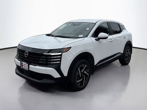 Used 2025 Nissan Kicks SV FWD image 3
