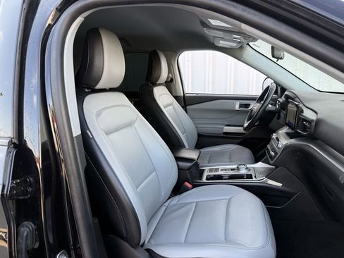 Used 2021 Ford Explorer XLT w/ Equipment Group 202A image 26