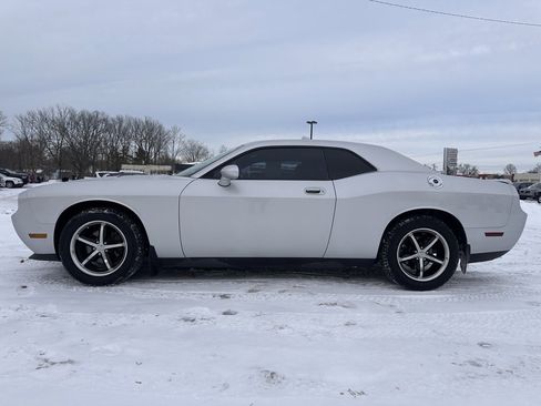 Used 2010 Dodge Challenger SE image 6