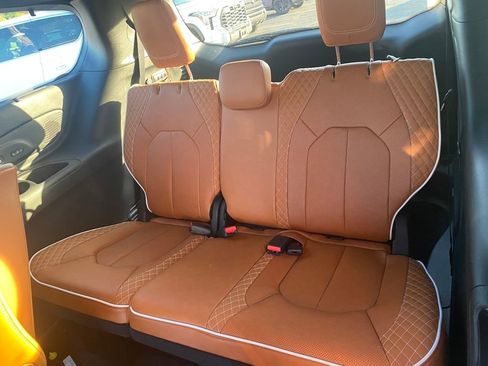 New 2026 Chrysler Pacifica Pinnacle FWD image 20