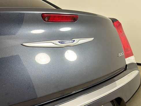 Used 2018 Chrysler 300 Limited image 27