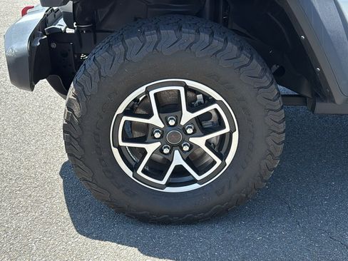 Used 2024 Jeep Wrangler Unlimited Rubicon AWD/4WD image 10
