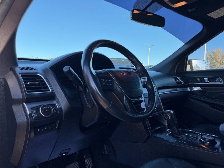 Used 2019 Ford Explorer Limited w/ Class III Trailer Tow Package AWD/4WD image 14