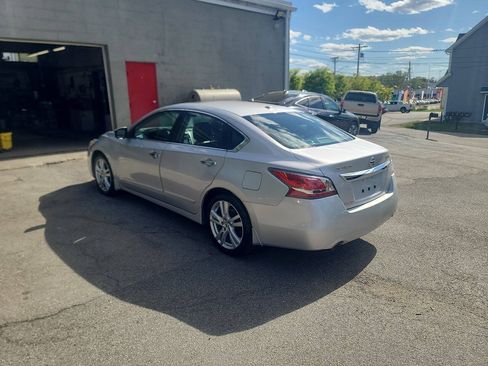 Used 2015 Nissan Altima 3.5 SL FWD image 6