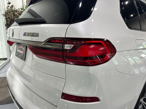 Used 2020 BMW X7 M50i w/ Dynamic Handling Package AWD/4WD image 31
