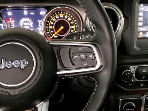 Used 2018 Jeep Wrangler Unlimited Sahara AWD/4WD image 25