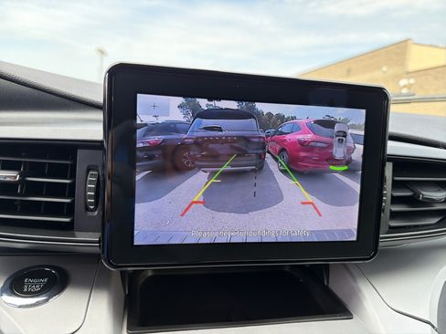 Used 2023 Ford Explorer XLT AWD/4WD image 20