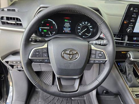 Used 2022 Toyota Sienna XLE w/ XLE Plus Package AWD/4WD image 13