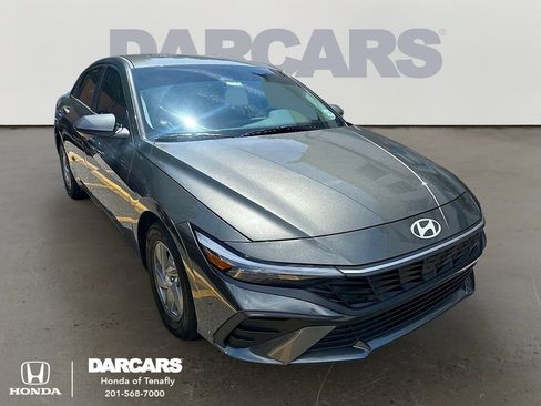 Used 2024 Hyundai Elantra SE FWD image 1