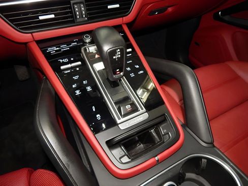 Used 2023 Porsche Cayenne Platinum Edition w/ Towing Package w/o Tow Ball image 18