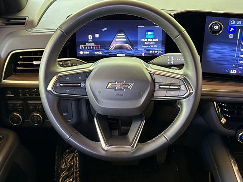 Used 2025 Chevrolet Suburban Z71 AWD/4WD image 18