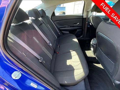 Used 2025 Hyundai Elantra SEL FWD image 27
