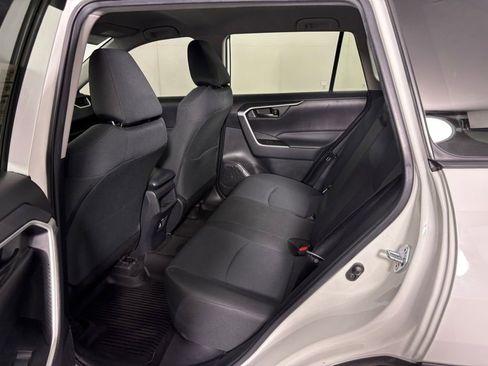 Used 2021 Toyota RAV4 LE image 27